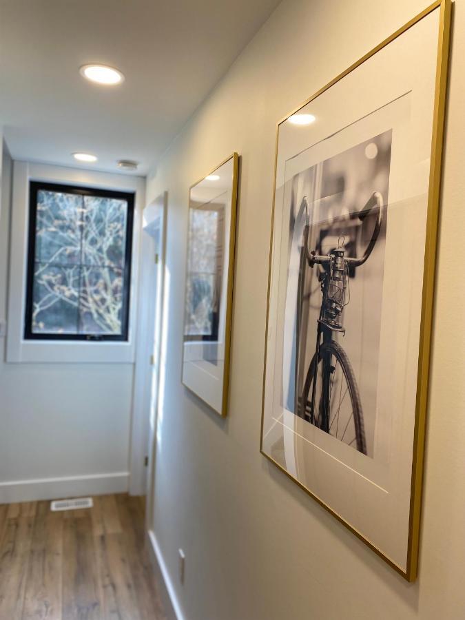 Stylish Downtown Kingsville Getaway With Putting Green, Firepit & Games エクステリア 写真