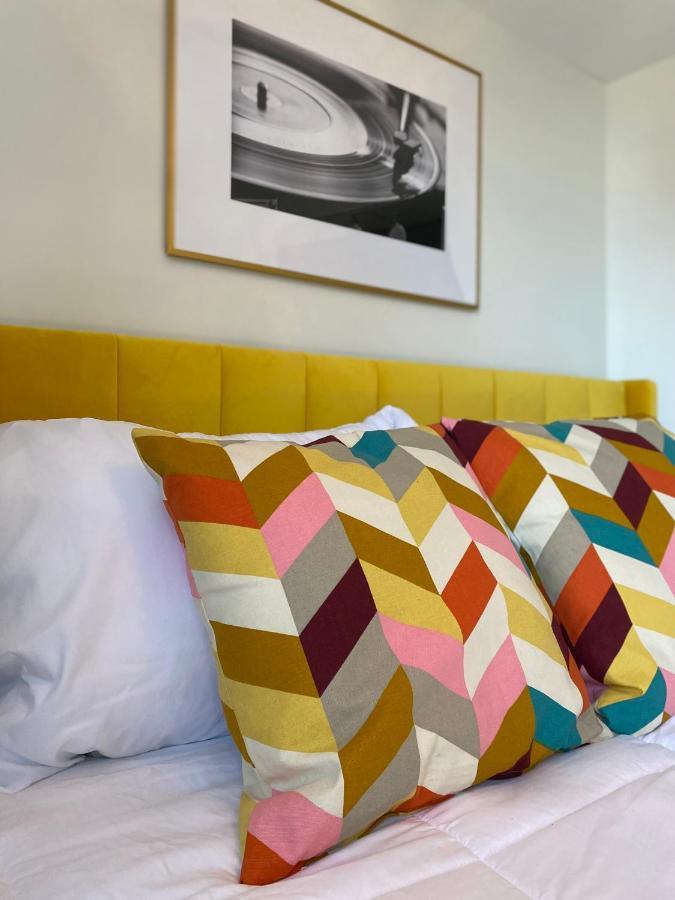 Stylish Downtown Kingsville Getaway With Putting Green, Firepit & Games エクステリア 写真