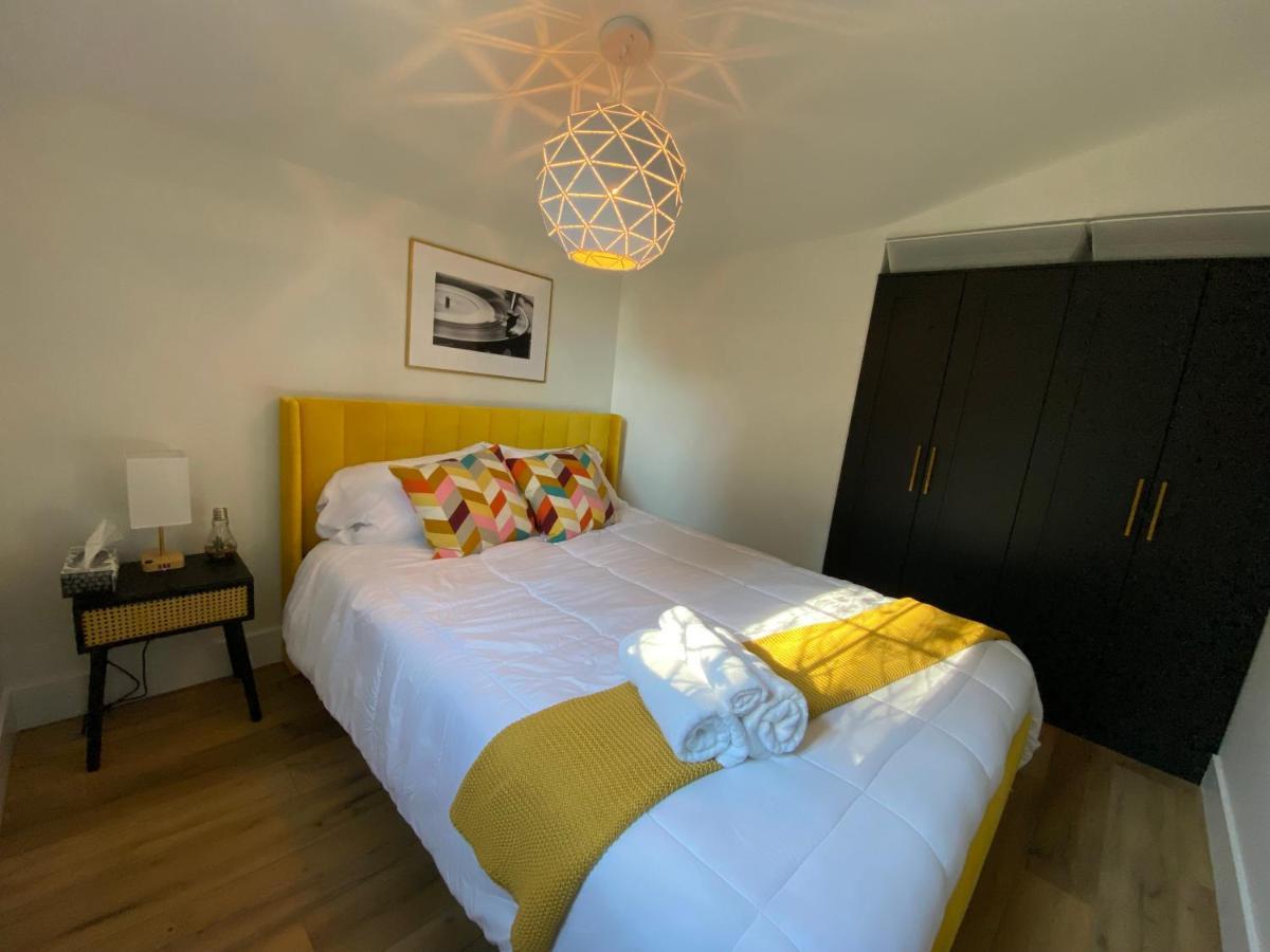 Stylish Downtown Kingsville Getaway With Putting Green, Firepit & Games エクステリア 写真