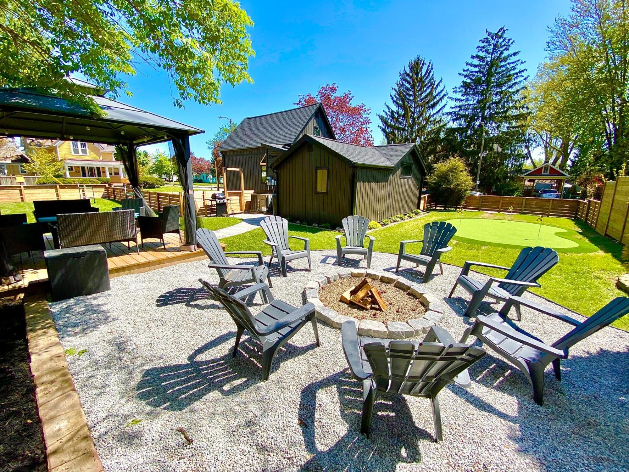 Stylish Downtown Kingsville Getaway With Putting Green, Firepit & Games エクステリア 写真